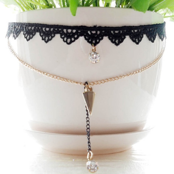 Graceful Layered Rhinestone Cone Choker Necklace - Picture 2 of 8